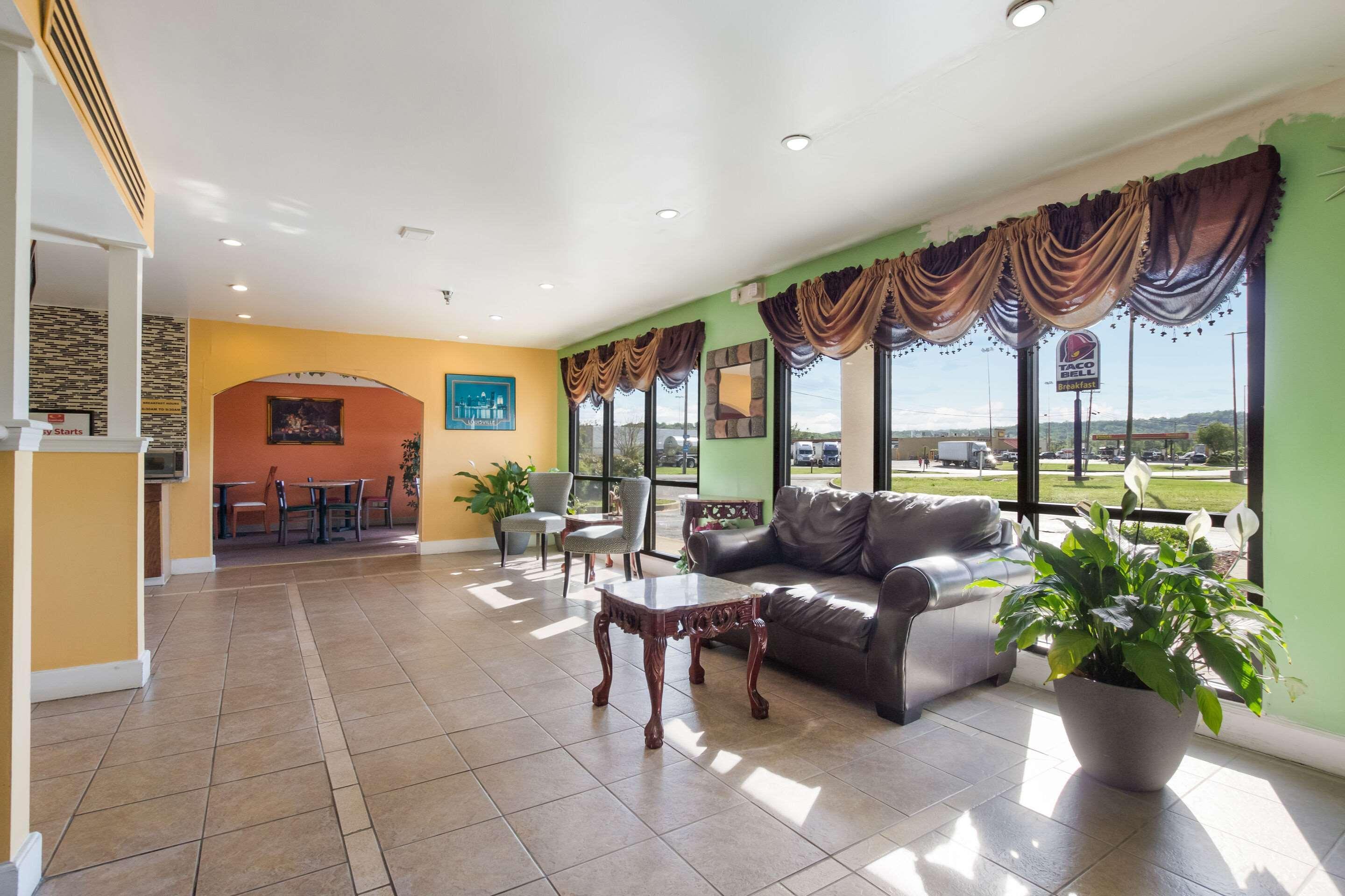 Econo Lodge Inn & Suites I-65 Brooks Buitenkant foto